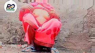 Indian girl saree steip