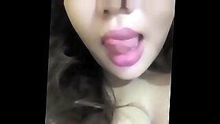 Khmer girls show boobs